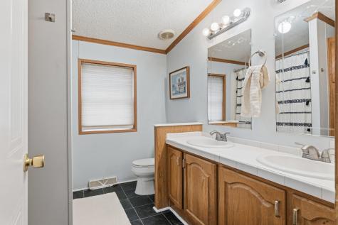 33 Theodore Drive Brunswick ME 04011
