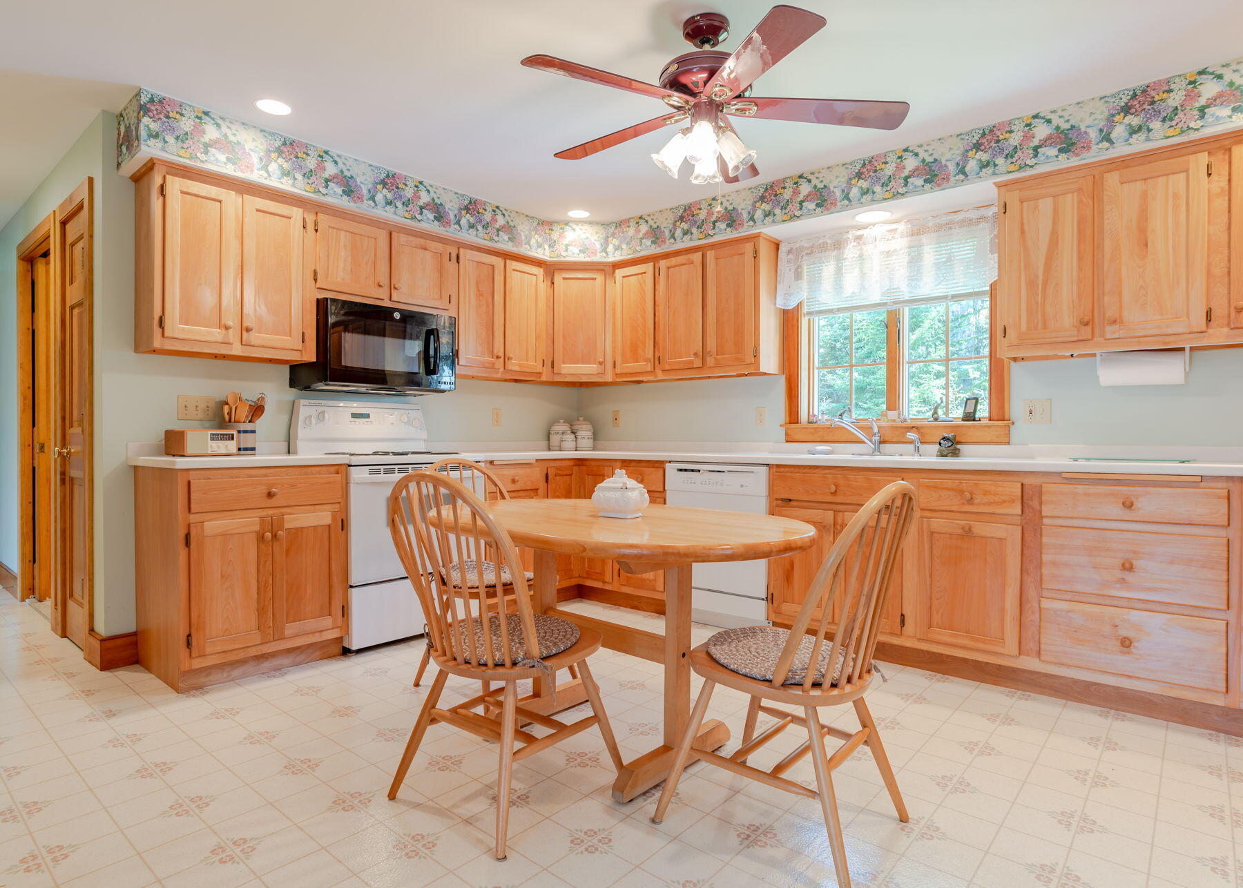 20 Ocean Side Lane Bristol ME 04554