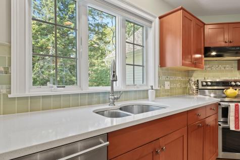 17 Cross Hill Road Cape Elizabeth ME 04107