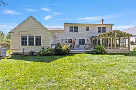 17 Cross Hill Road Cape Elizabeth ME 04107