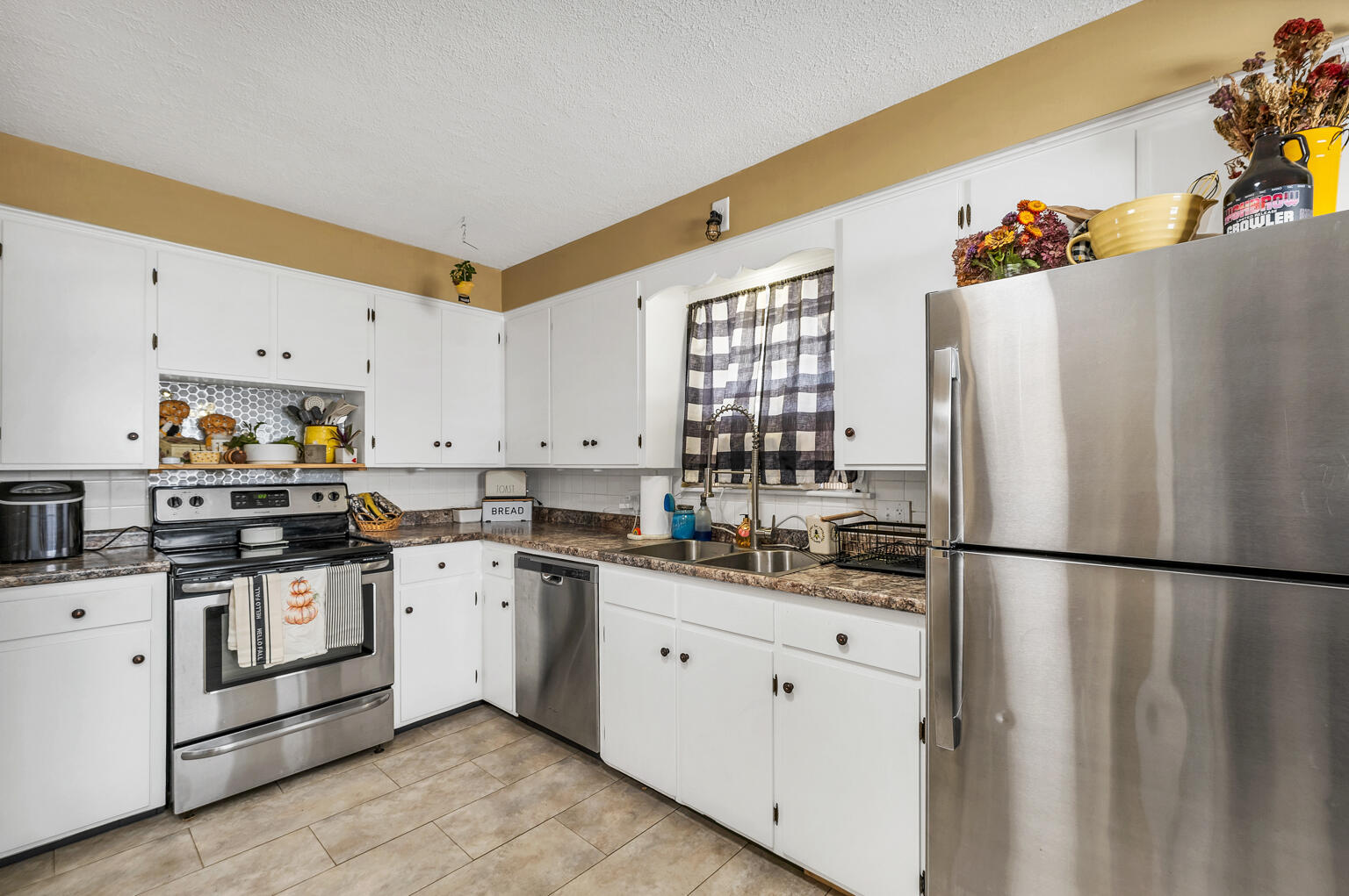 28 North Avenue Sanford ME 04073