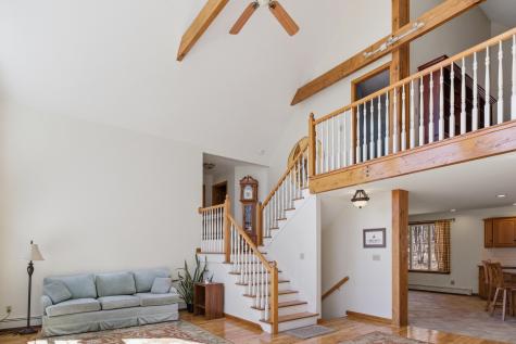 43 Hoyt Drive Monmouth ME 04259