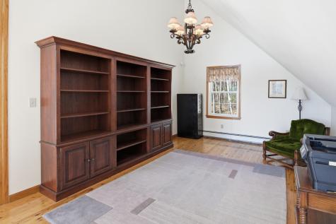 43 Hoyt Drive Monmouth ME 04259