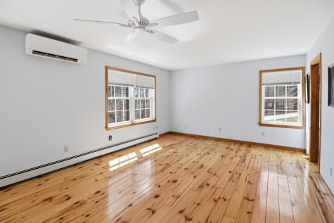 43 Hoyt Drive Monmouth ME 04259