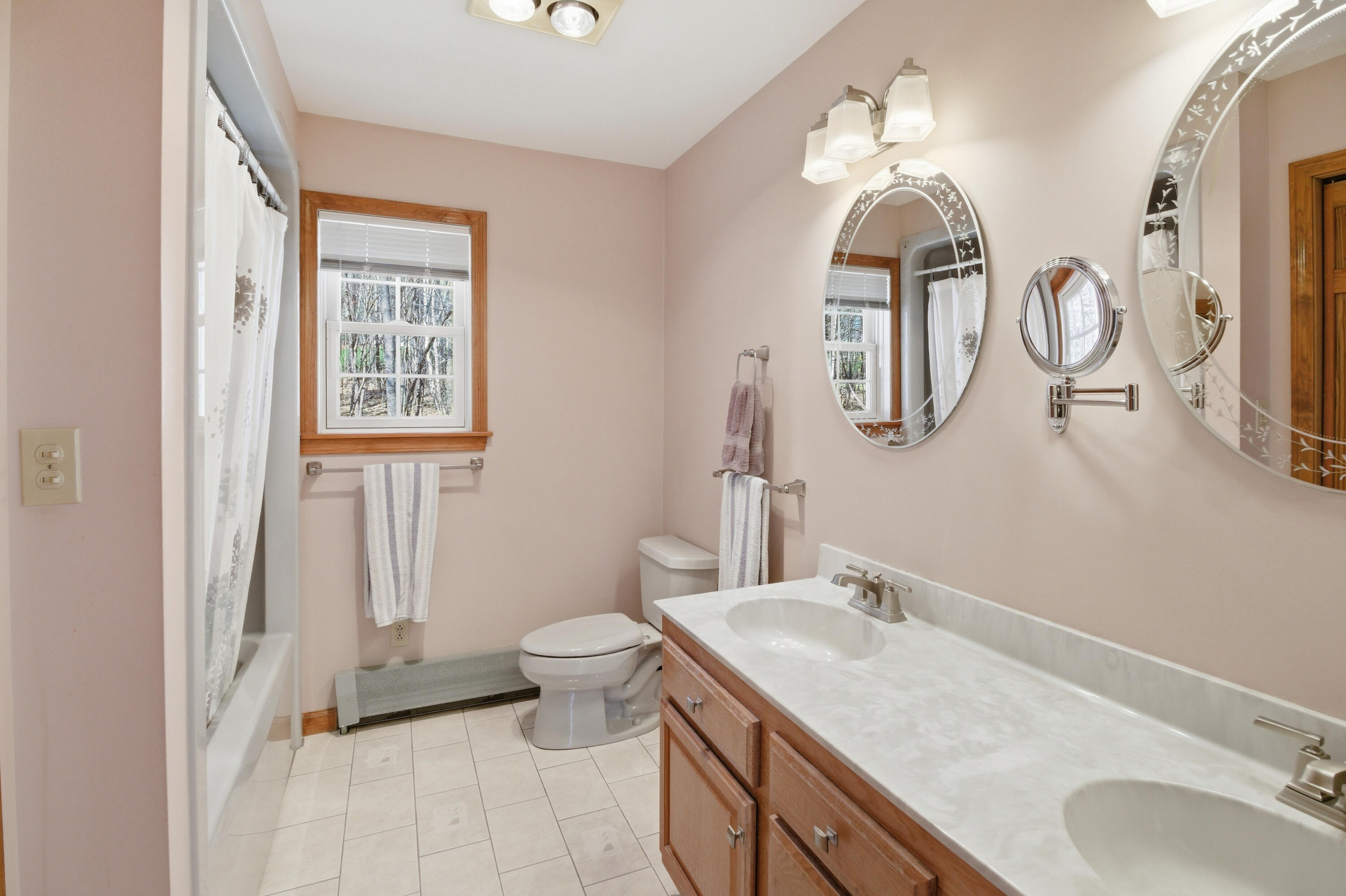 43 Hoyt Drive Monmouth ME 04259