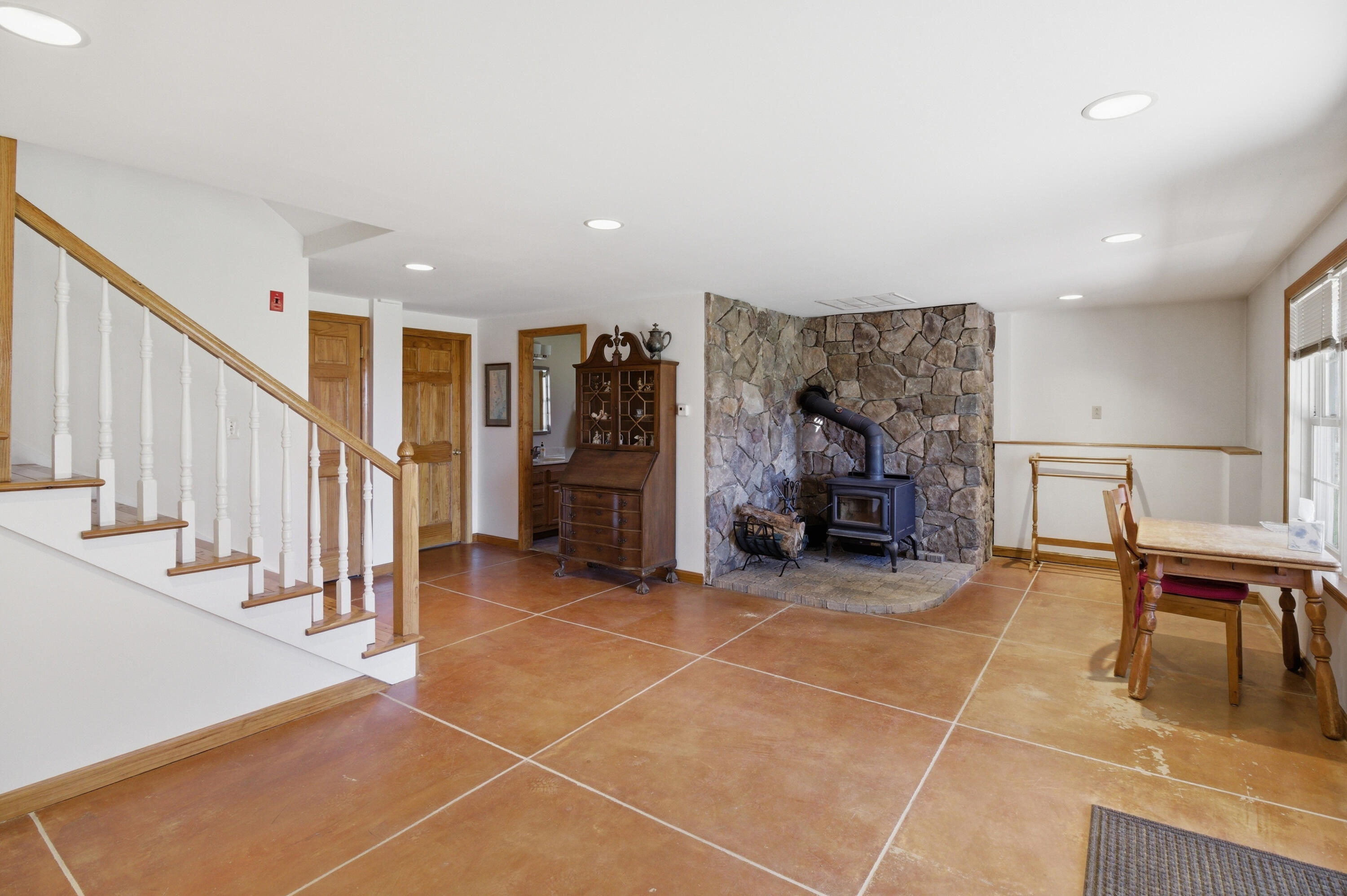 43 Hoyt Drive Monmouth ME 04259