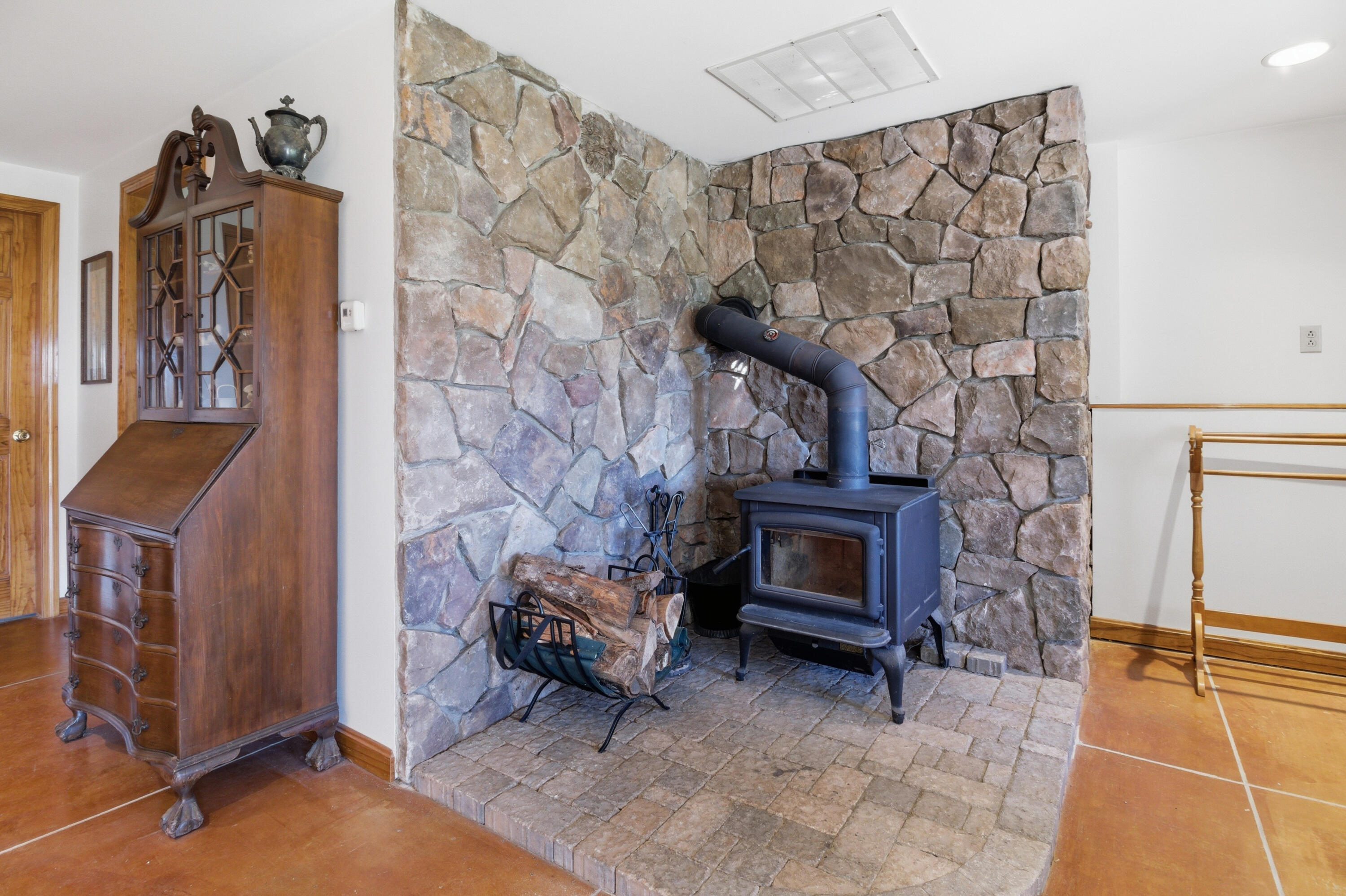 43 Hoyt Drive Monmouth ME 04259