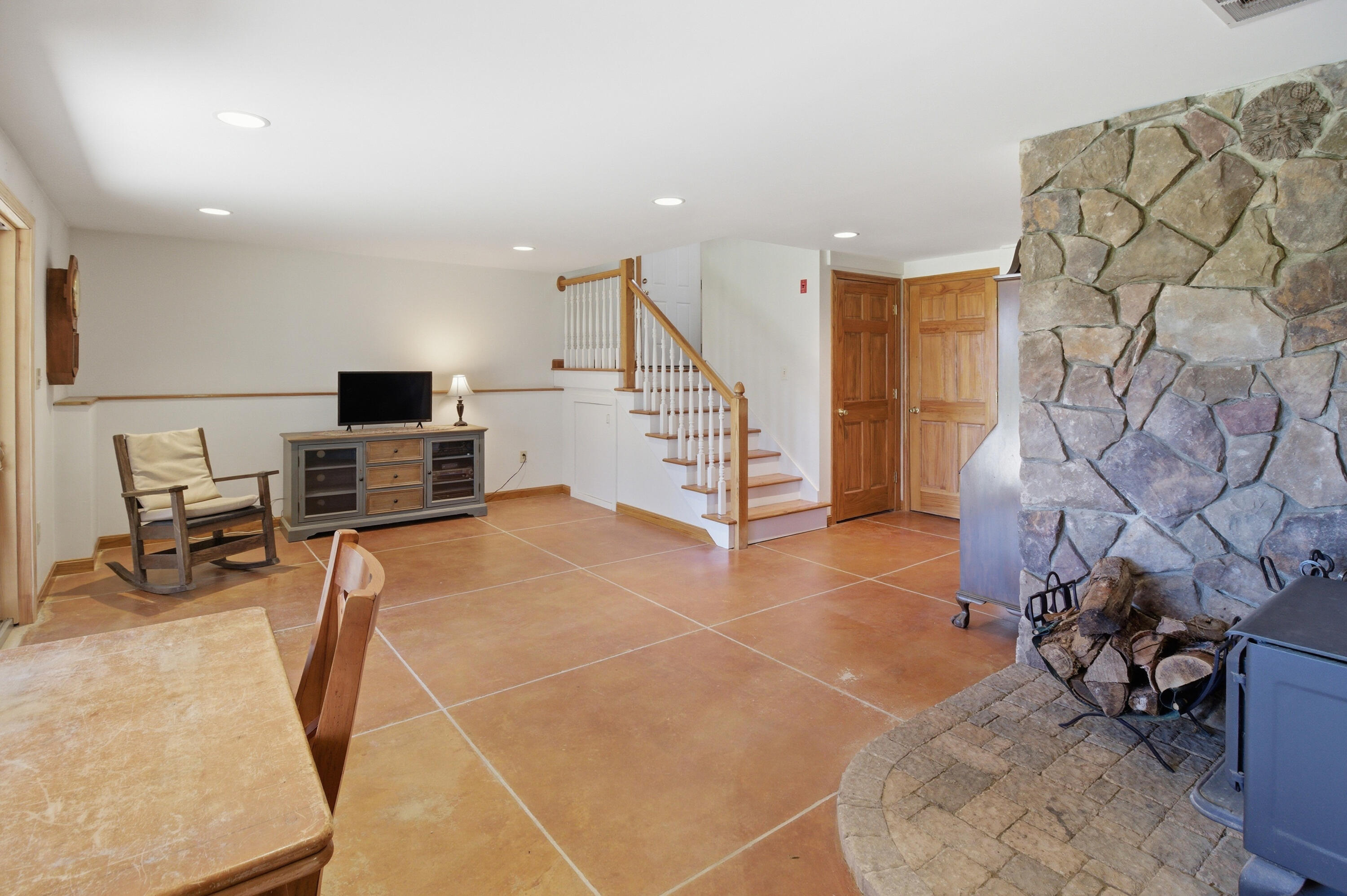 43 Hoyt Drive Monmouth ME 04259