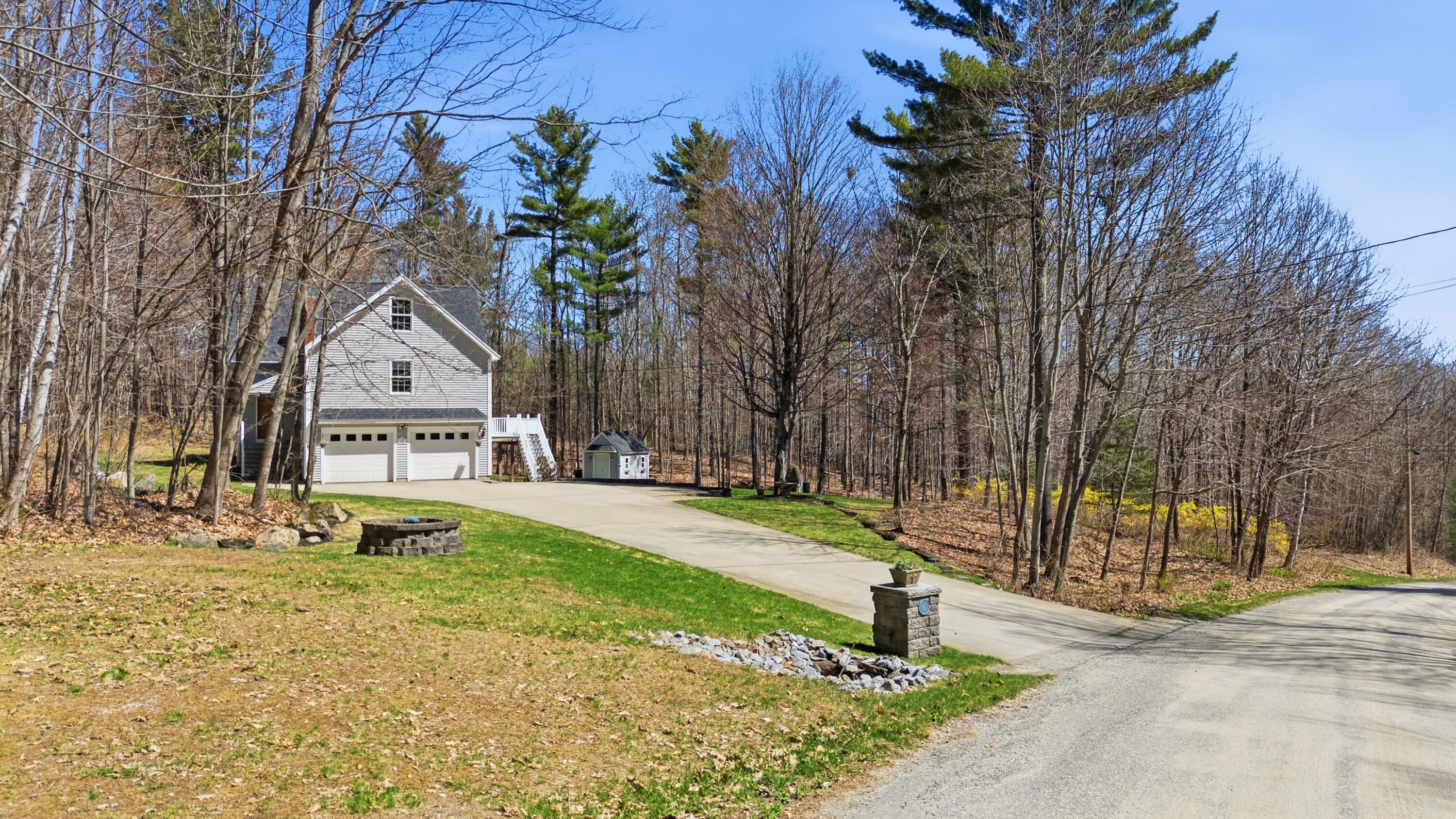 43 Hoyt Drive Monmouth ME 04259