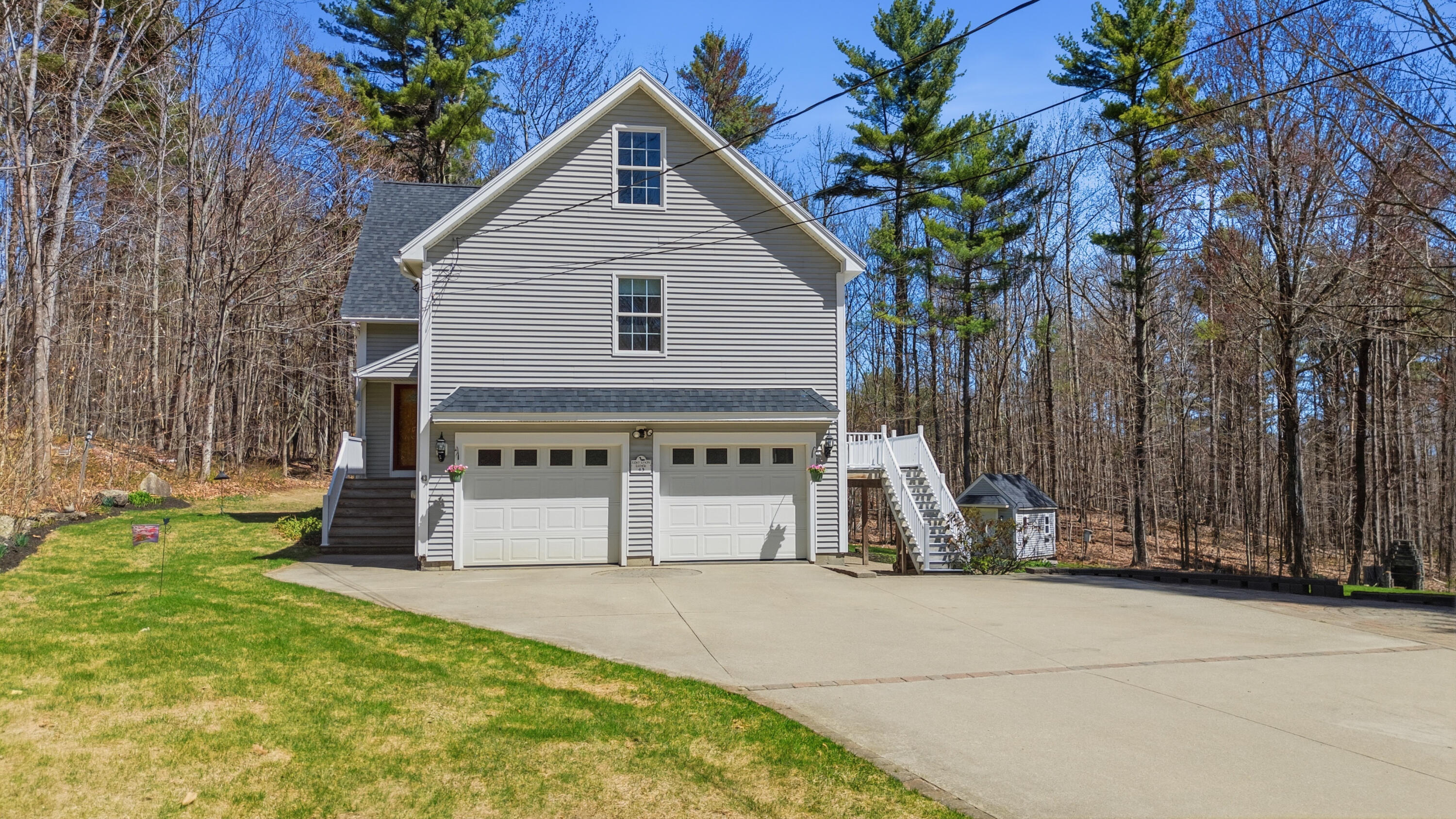 43 Hoyt Drive Monmouth ME 04259