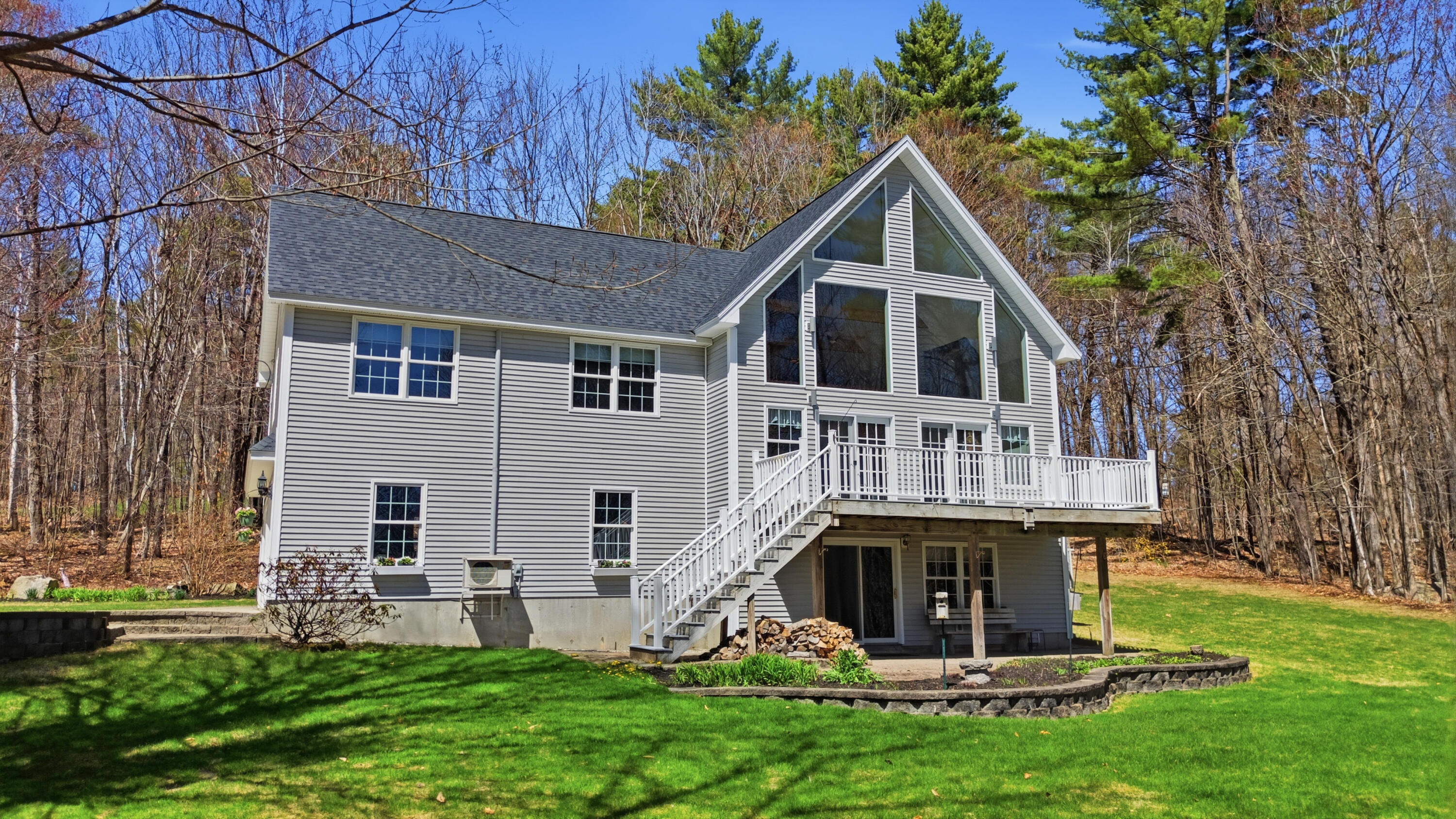 43 Hoyt Drive Monmouth ME 04259