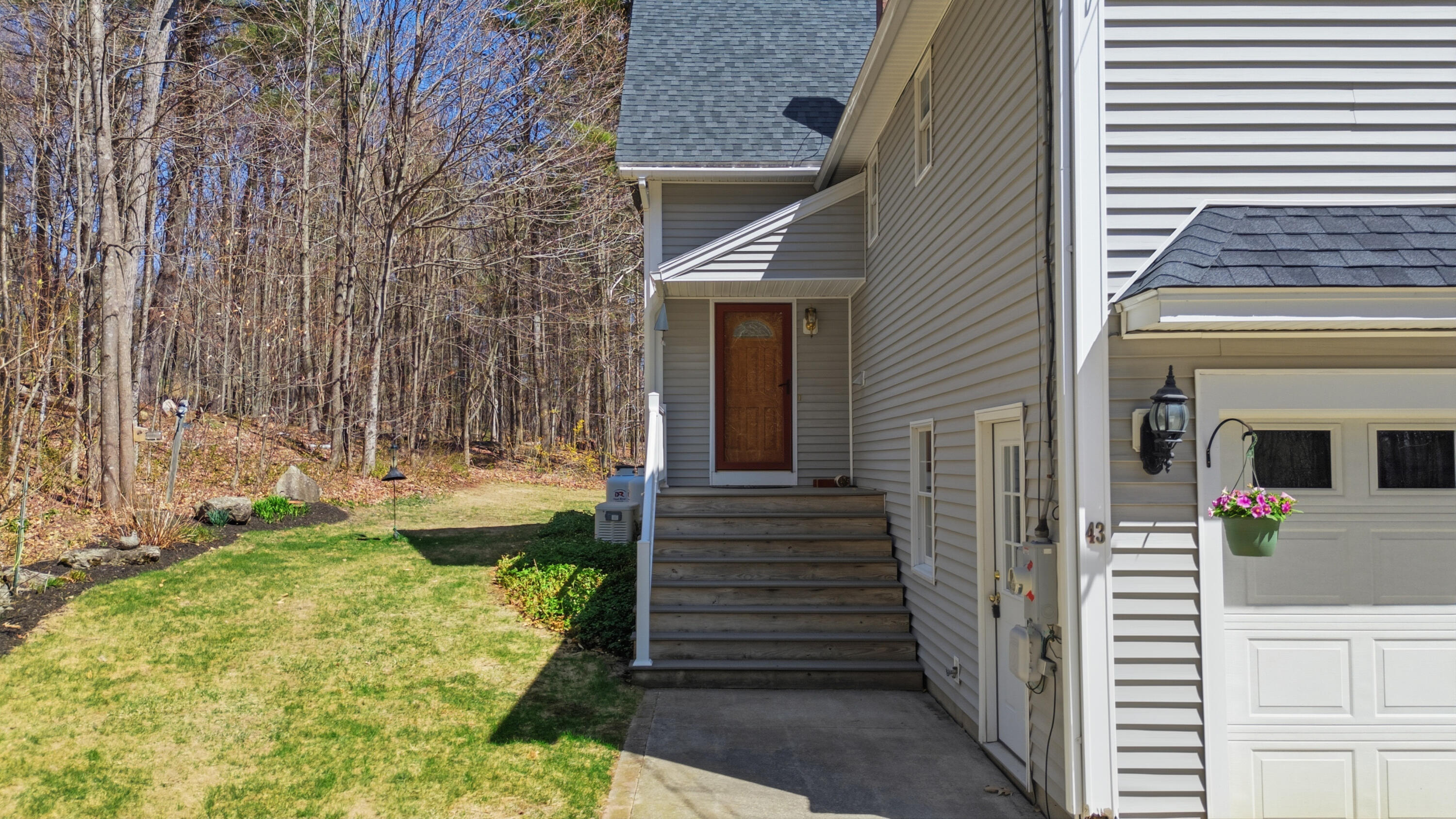 43 Hoyt Drive Monmouth ME 04259