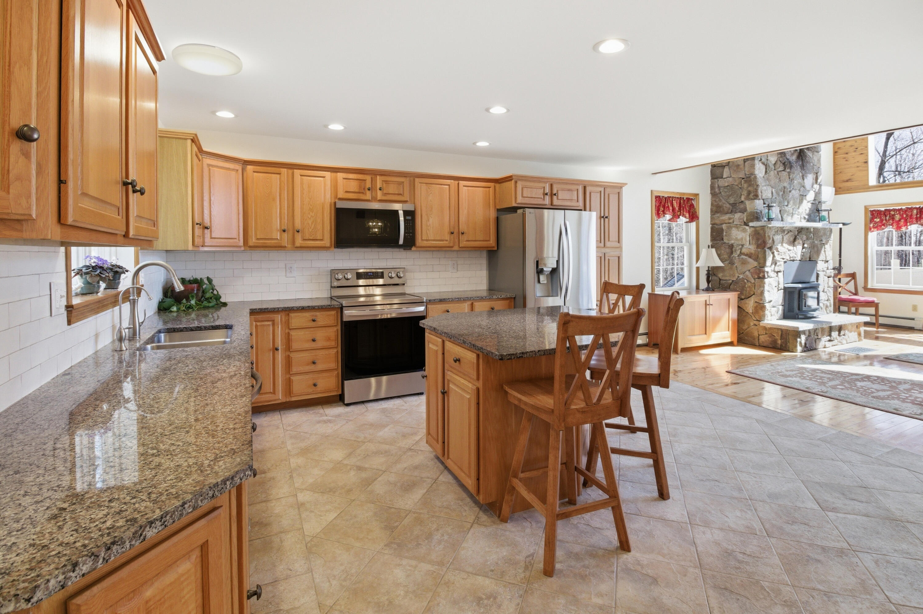 43 Hoyt Drive Monmouth ME 04259