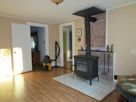 15 Mcwain Hill Road Waterford ME 04088