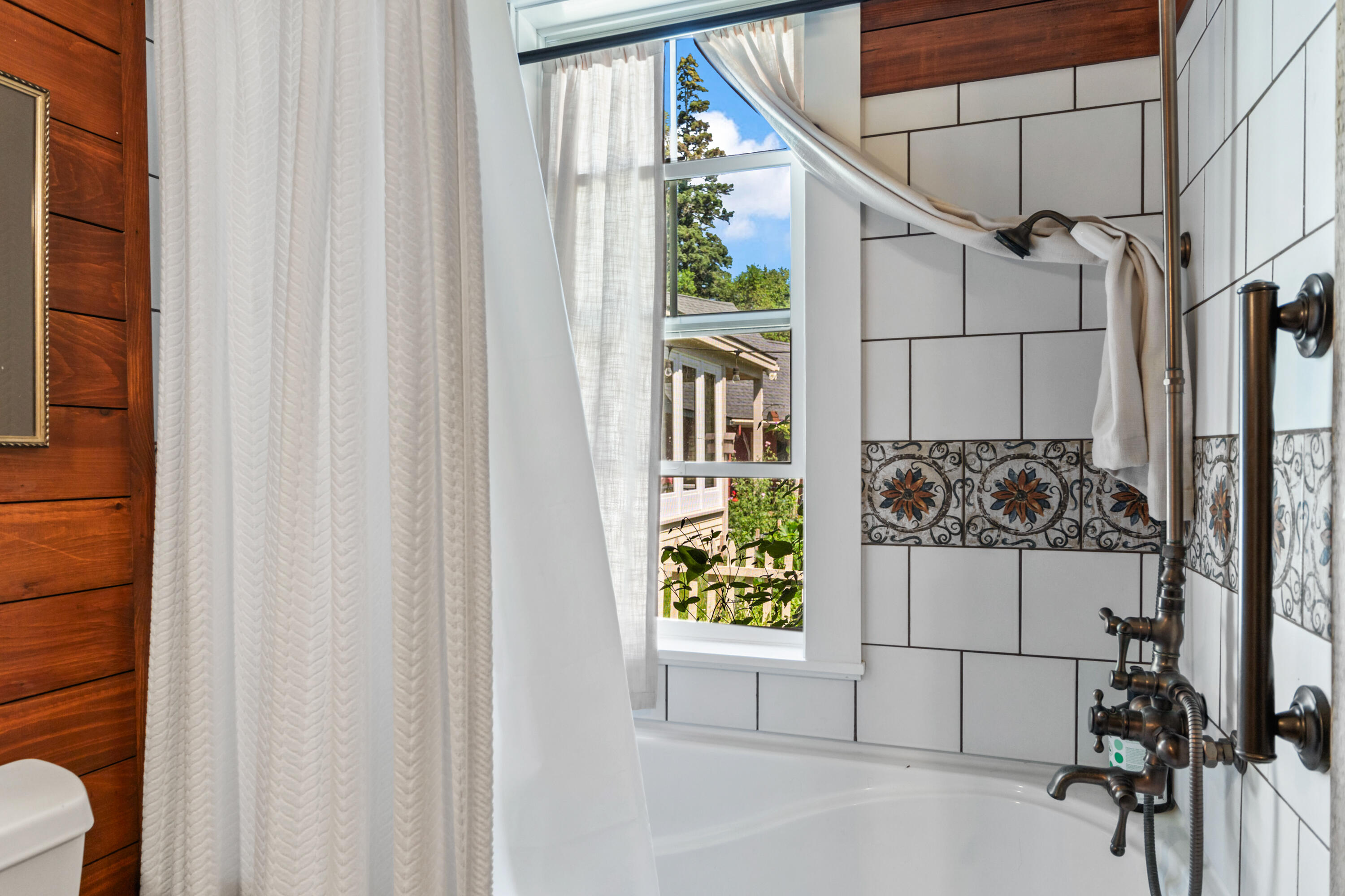 1020 Hendricks Hill Road Southport ME 04576