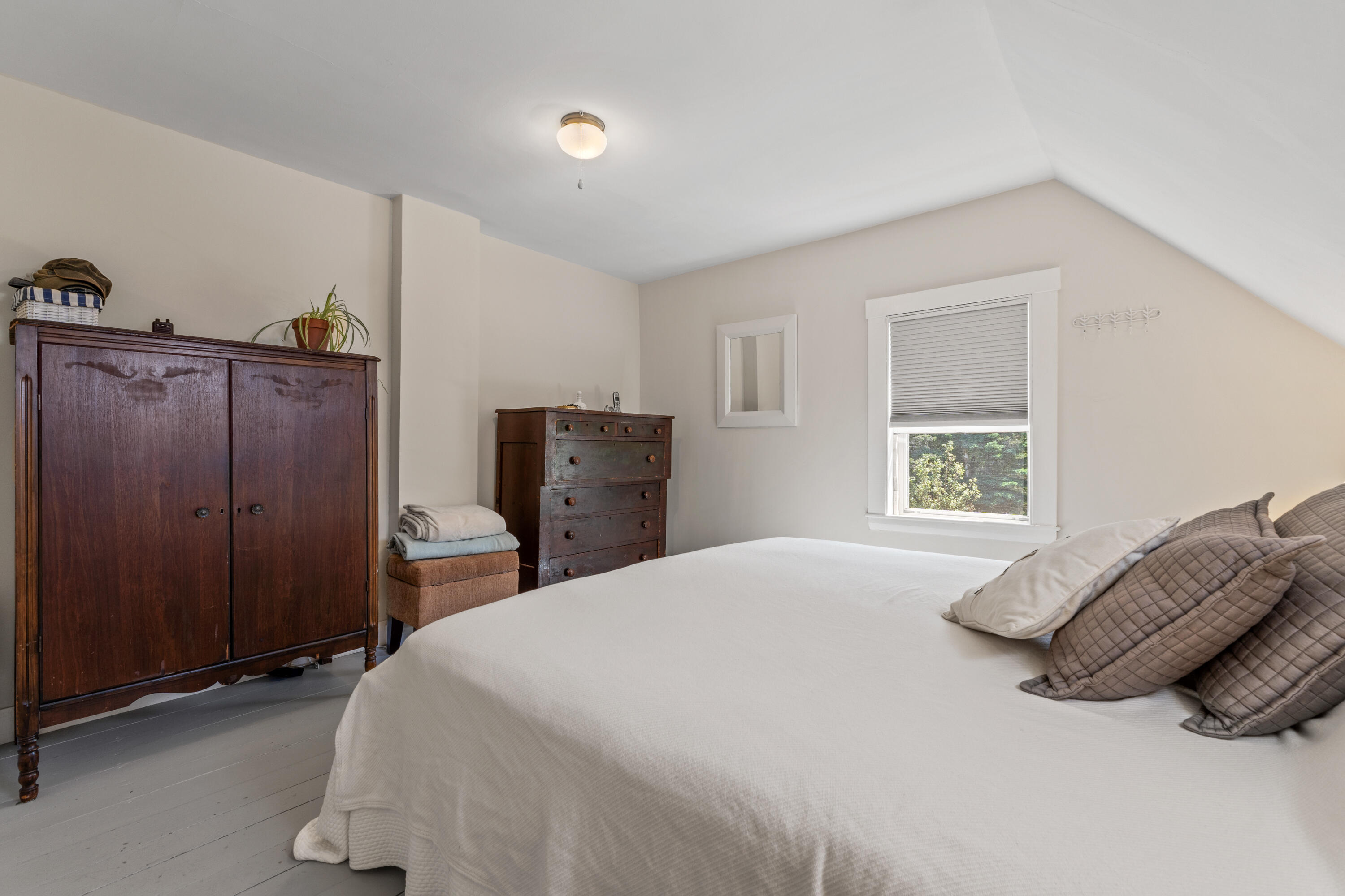 1020 Hendricks Hill Road Southport ME 04576