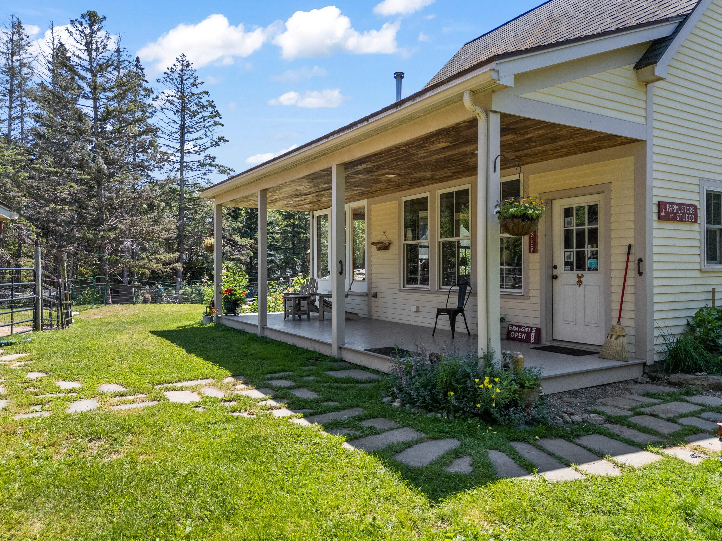 1020 Hendricks Hill Road Southport ME 04576