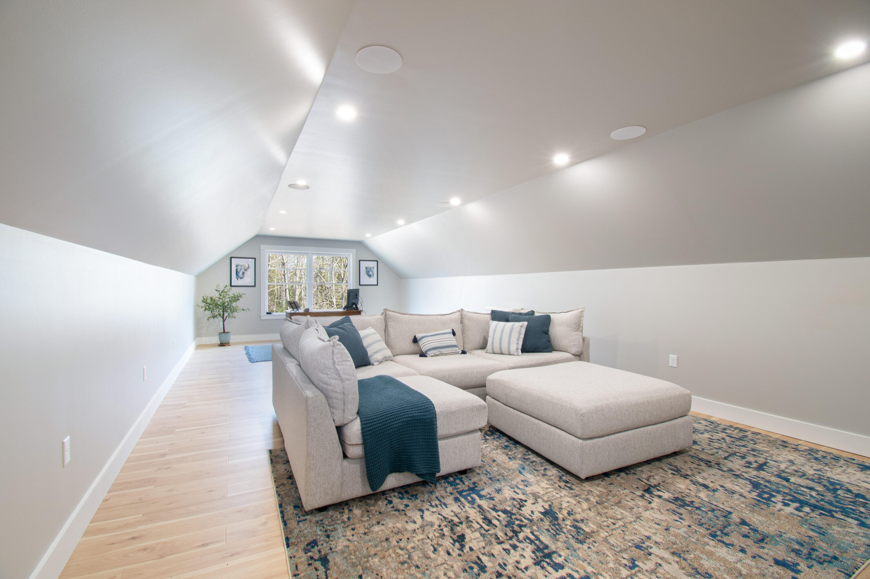 2 Julias Way Brunswick ME 04011