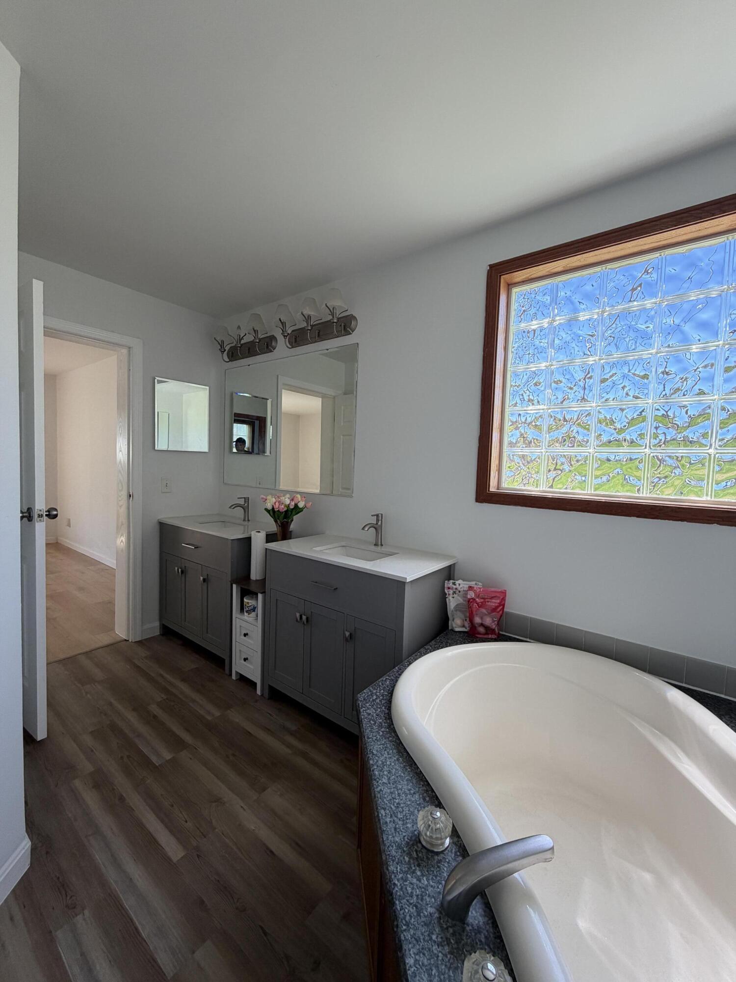 10 Heino Lane China ME 04358