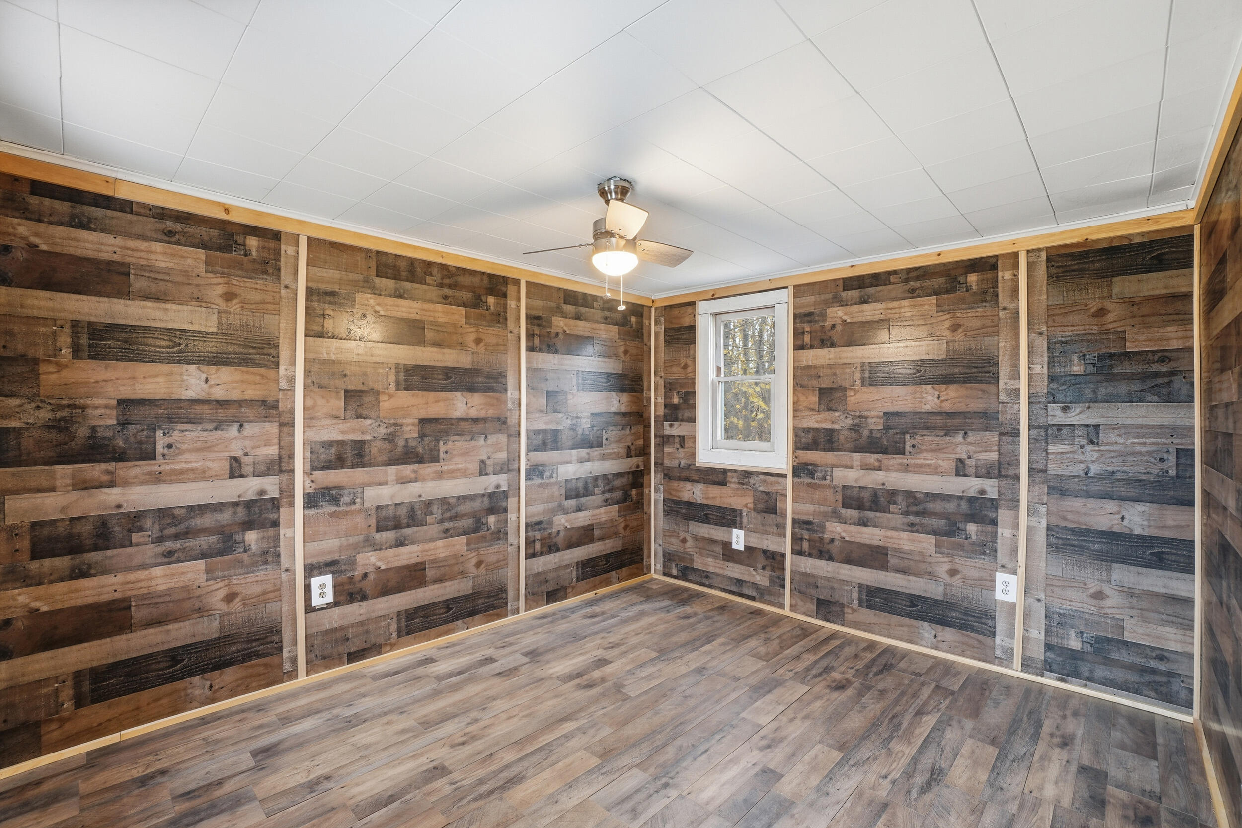 879 Hudson Road Glenburn ME 04401