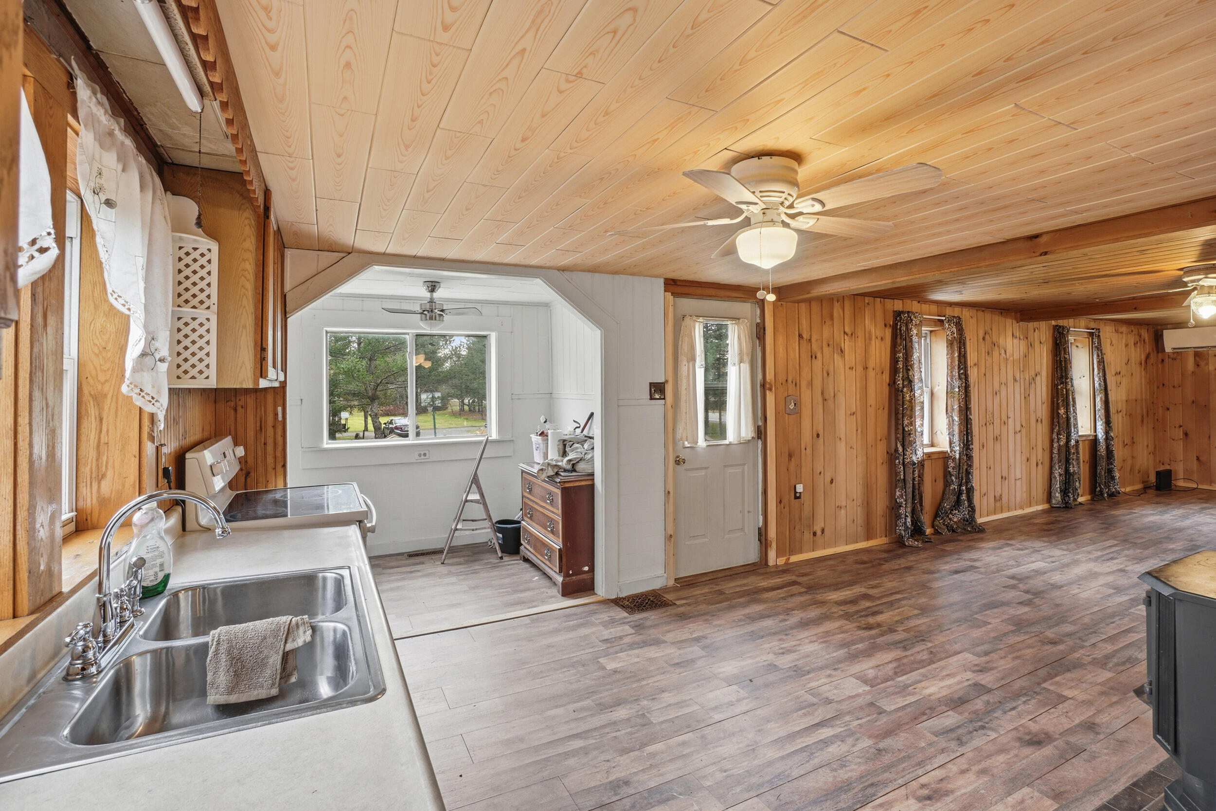 879 Hudson Road Glenburn ME 04401