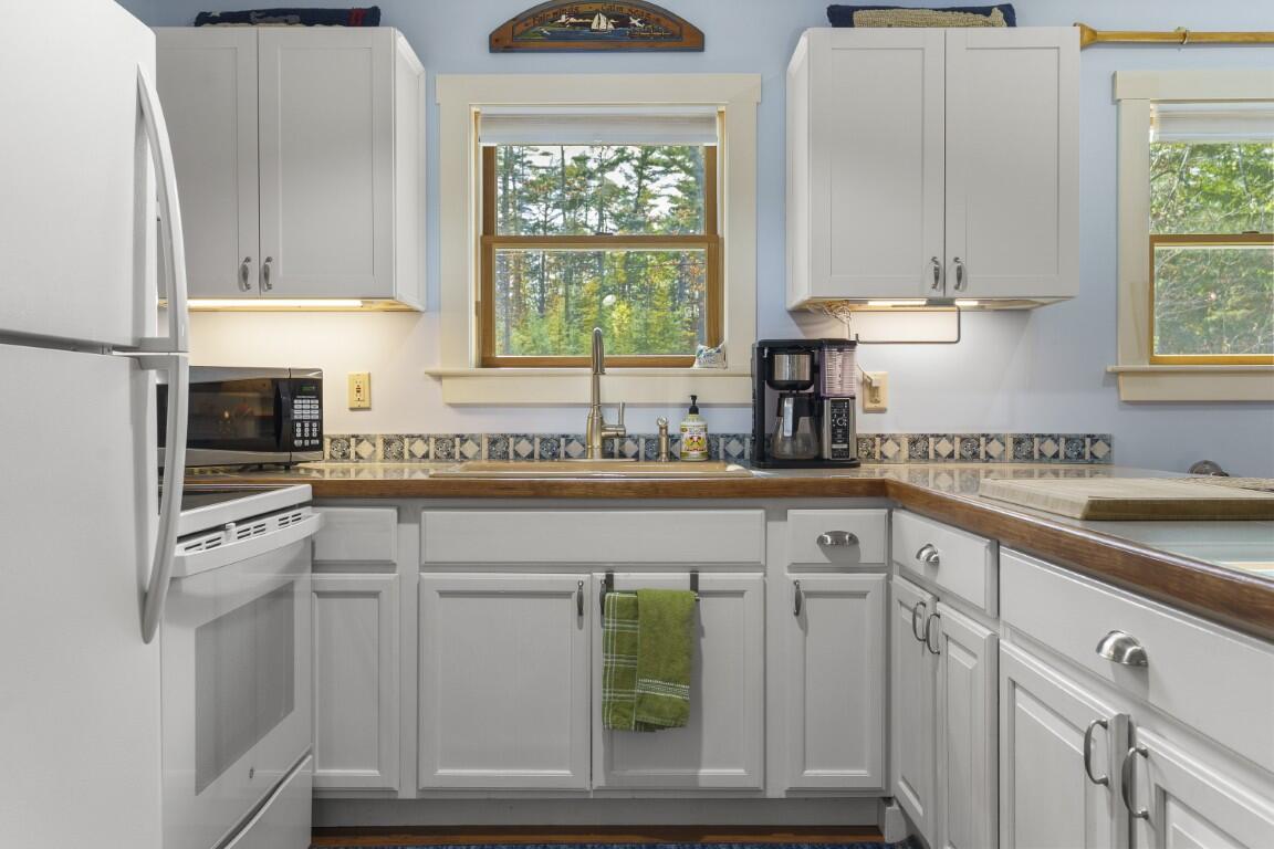 97 Presley Drive Boothbay ME 04544