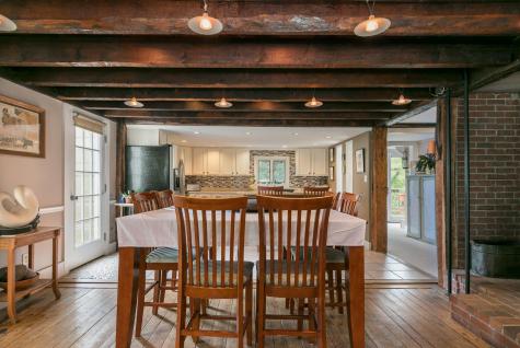 1 Lilac Lane Falmouth ME 04105