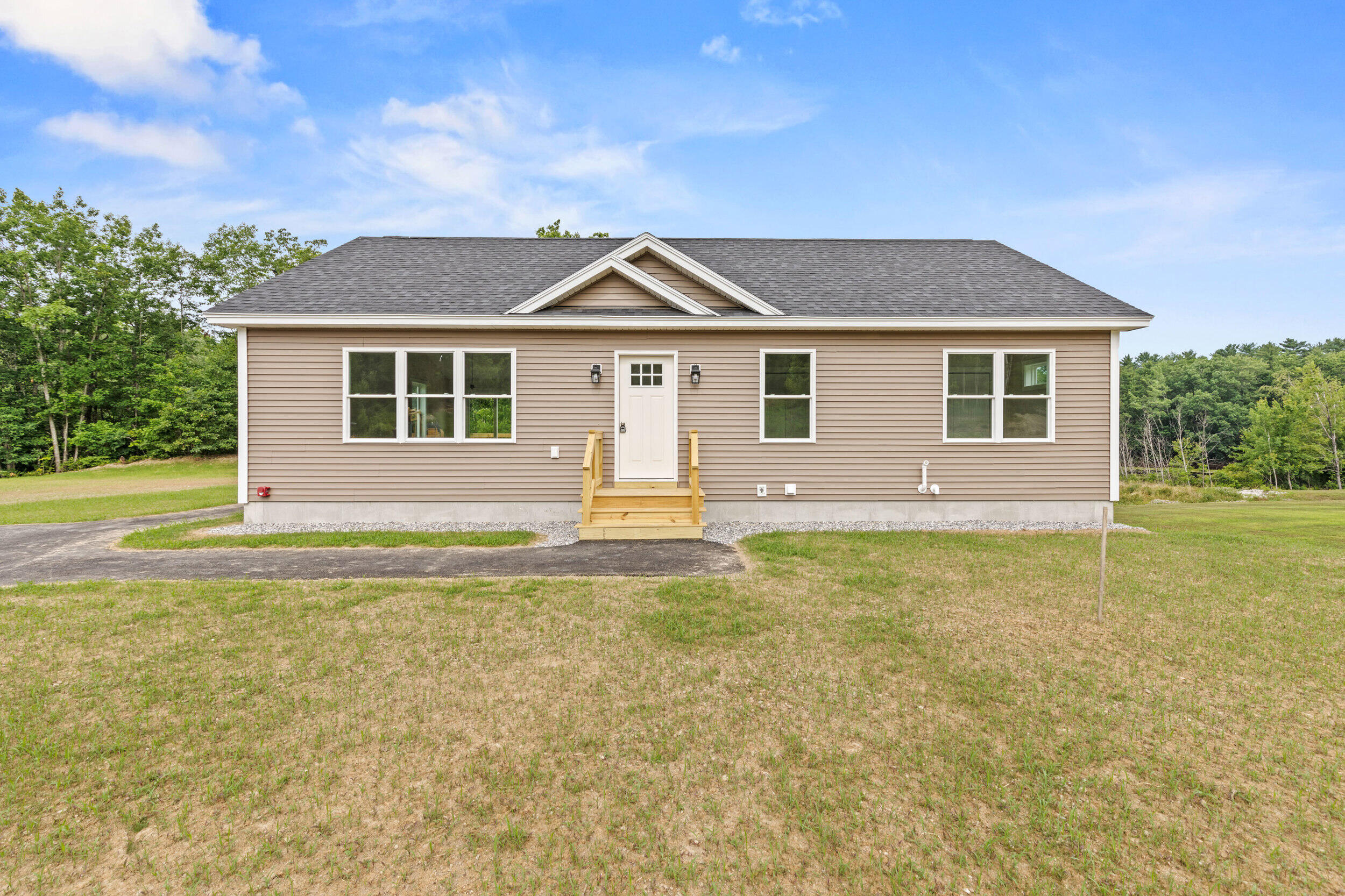 31 Hillside Drive Raymond ME 04071