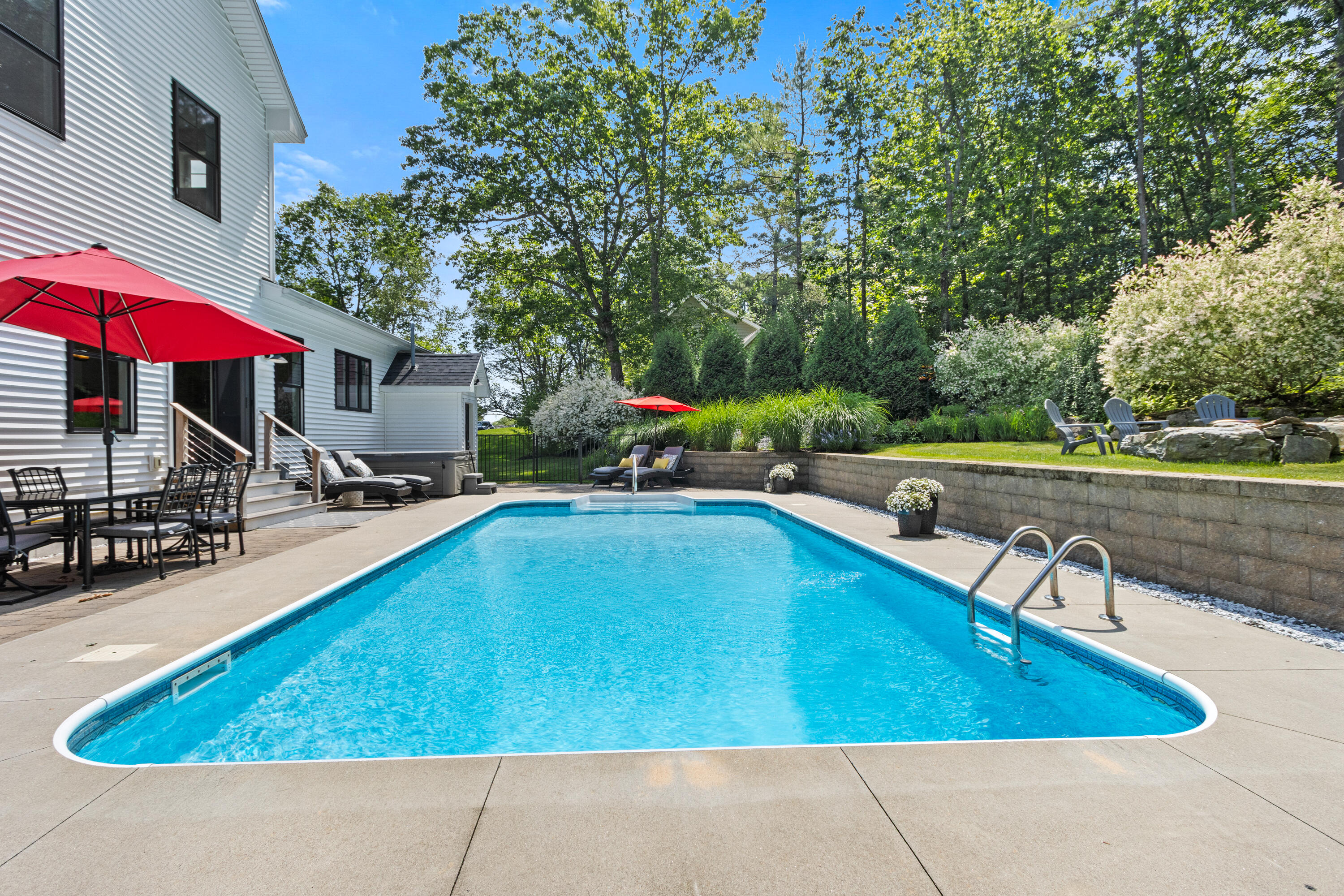 56 Ledgewood Drive Falmouth ME 04105