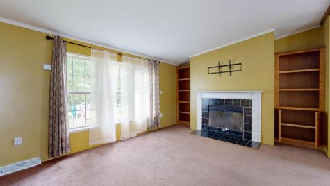 33 Dunlop Avenue Mechanic Falls ME 04256