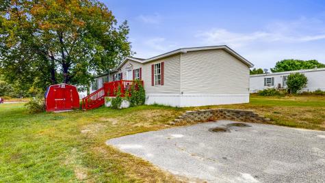 33 Dunlop Avenue Mechanic Falls ME 04256