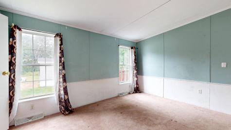 33 Dunlop Avenue Mechanic Falls ME 04256