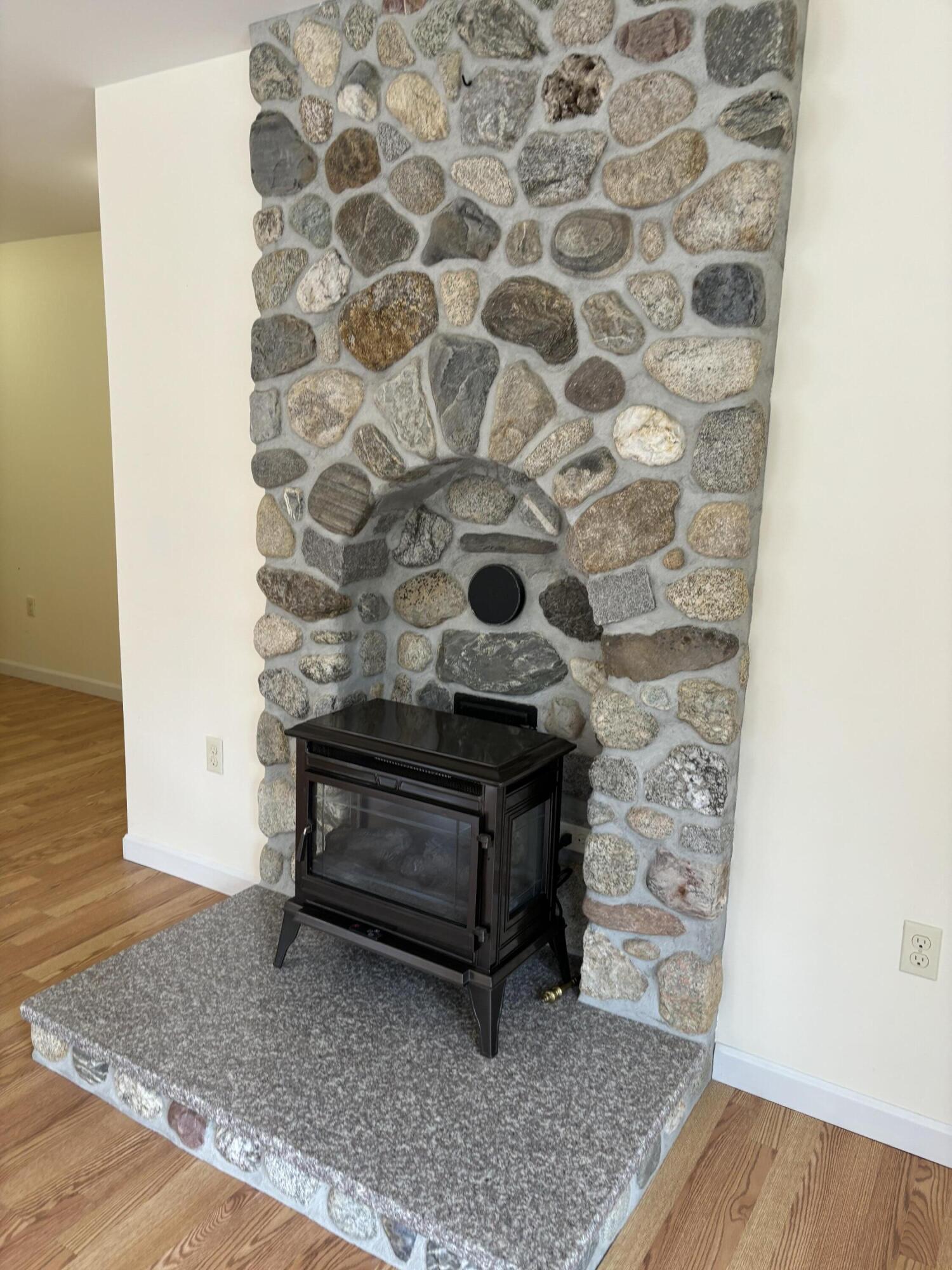 26 Old Nutt Farm Road Rockport ME 04856