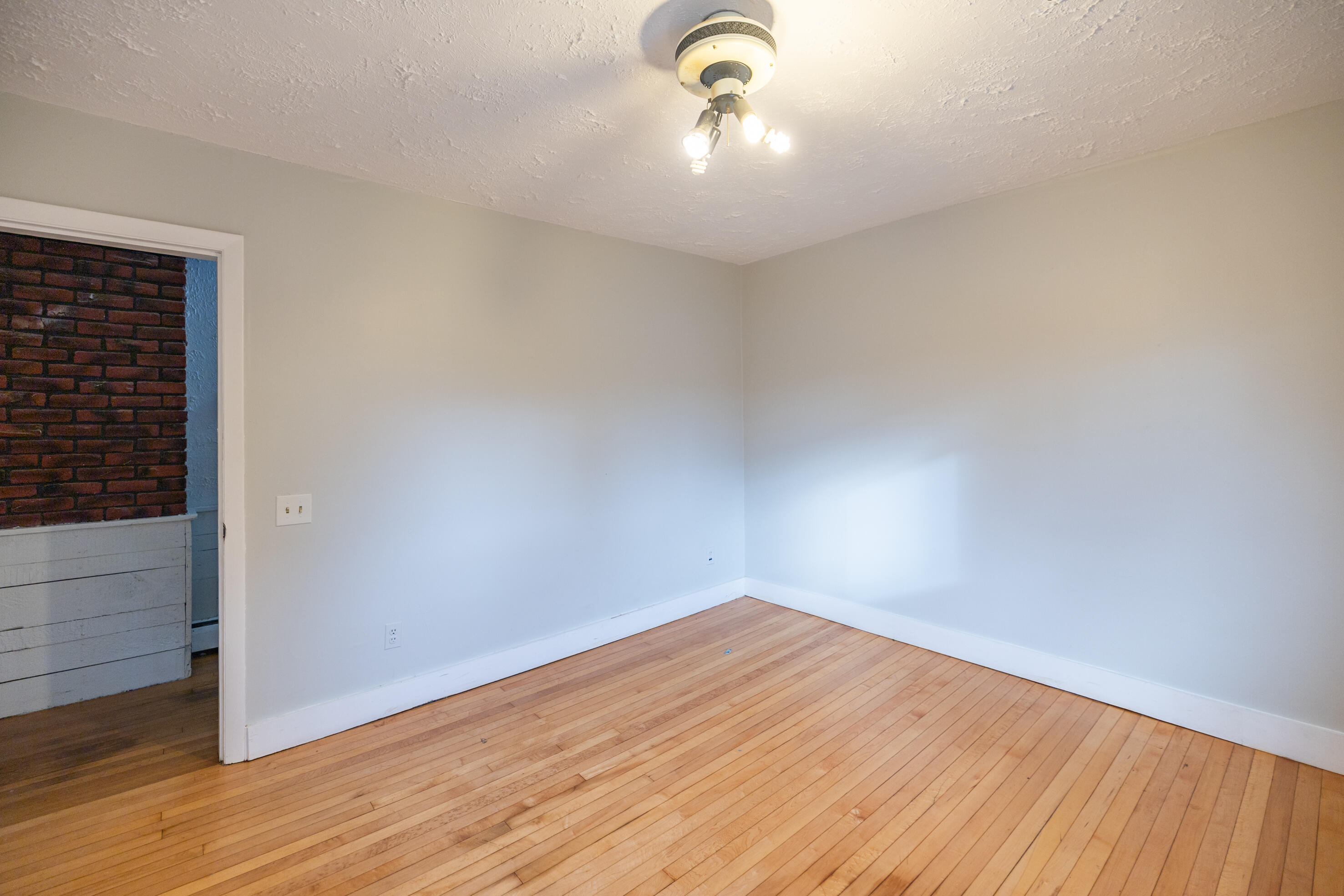 27 Flanders Street Auburn ME 04210