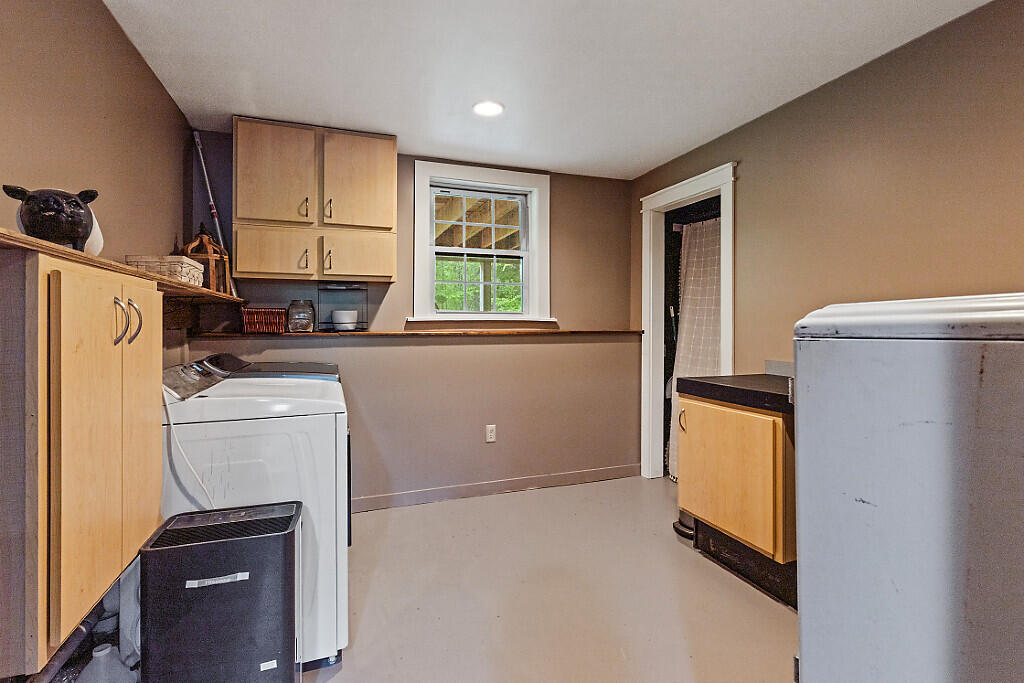 39 Lobo Lane West Gardiner ME 04345