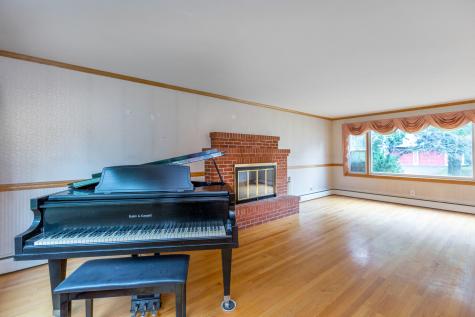 40 Robinson Gardens Lewiston ME 04240