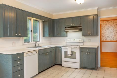 40 Robinson Gardens Lewiston ME 04240