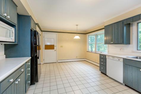 40 Robinson Gardens Lewiston ME 04240