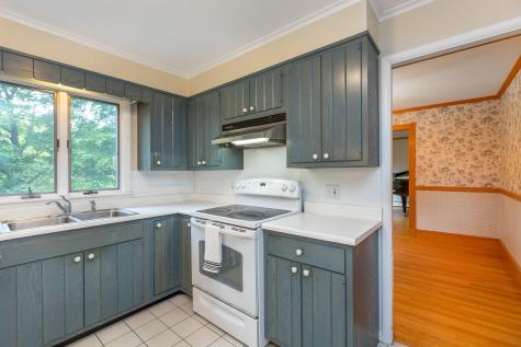 40 Robinson Gardens Lewiston ME 04240