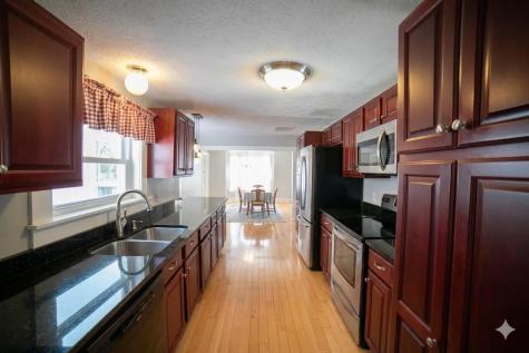 18 Maple Street North Berwick ME 03906