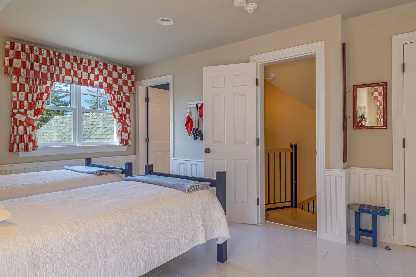 75 Old Cove Lane Brooklin ME 04616