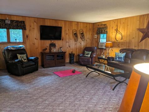 1271 Roosevelt Trail Raymond ME 04071