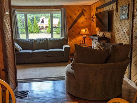 1271 Roosevelt Trail Raymond ME 04071