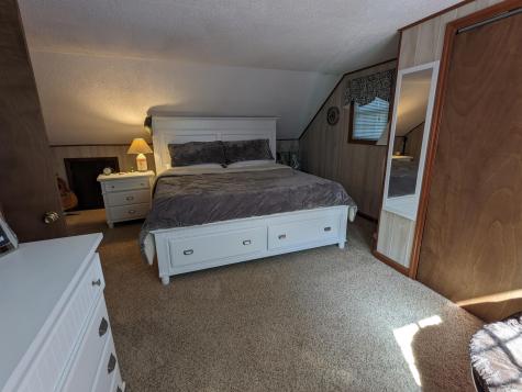 1271 Roosevelt Trail Raymond ME 04071