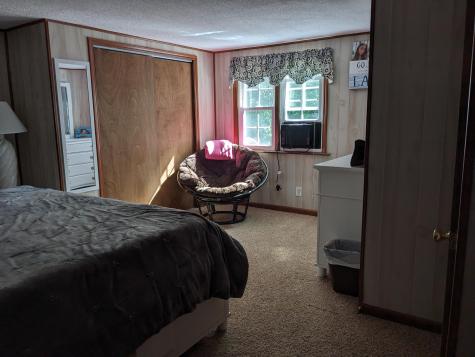 1271 Roosevelt Trail Raymond ME 04071