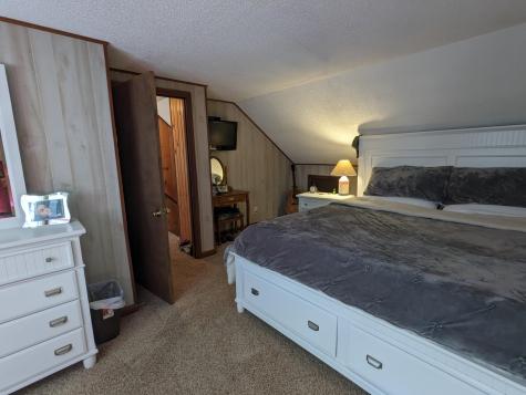 1271 Roosevelt Trail Raymond ME 04071