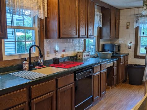 1271 Roosevelt Trail Raymond ME 04071