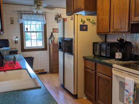 1271 Roosevelt Trail Raymond ME 04071