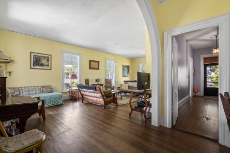 9 Grove Street Boothbay ME 04544