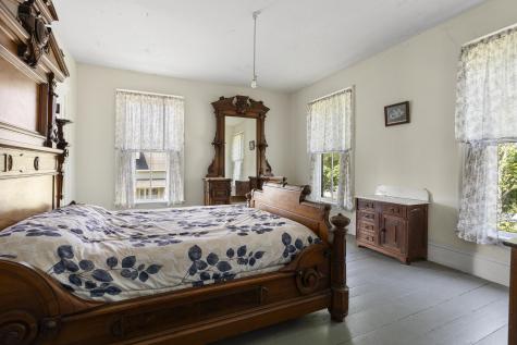 9 Grove Street Boothbay ME 04544